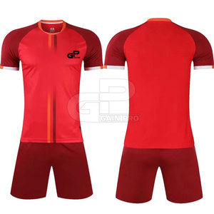 Ensemble uniforme de football pour hommes, maillot et short de haute qualité, tissu durable et performant pour les matchs et l'entraînement - Product Image 4