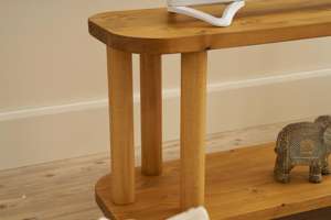 Mueble de TV Rústico de Madera de Pino, Soporte de Televisión de Madera Maciza con Estante de Almacenamiento, Centro de Entretenimiento para Sala de Estar - Product Image 2