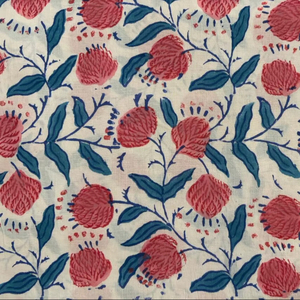 Tela de Algodón Estampada a Mano con Motivos Florales Rojos sobre Base Blanca, Tela de Algodón con Estampado Jaipuri Hecho a Mano en India, Patrón Botánico - Product Image 2