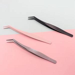 Pinces à cils en acier inoxydable de précision, pointe lisse, options de couleurs noir, rose, argent pour extensions de cils - Product Image 1