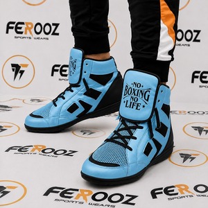 Elegantes zapatillas de boxeo azules y blancas con soporte de caña alta, amortiguación cómoda y suela de agarre duradera. - Product Image 2