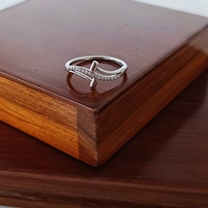 Anillo de Plata de Ley 925 con Cruz de Circonia Cúbica y Banda Curva para Mujer, Anillo de Cóctel Religioso Cristiano, Regalo de Joyería Fina - Product Image 3