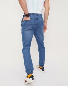 Pantalones vaqueros bootcut para hombre, confeccionados con tela de alta calidad, corte clásico estructurado y cierre de botón seguro. - Product Image 4