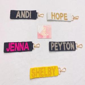 Llaveros personalizados con cuentas mochila escolar indio bordado a mano desmontable niños llaveros de lentejuelas arroz indio con cuentas llaveros - Product Image 1