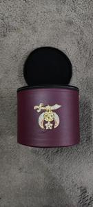 Estuche Premium para Sombrero Fez Masónico Shriner y Guantes de Algodón Shriner Gratis – Emblema Premium Bordado a Mano con Pedrería - Product Image 6