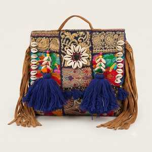 Sac à bandoulière bohème vintage fait main brodé avec coquillages, pompons colorés et franges en cuir pour femme - Product Image 3