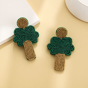 Boucles d'oreilles pendantes style bohème pour femme, avec perles de verre, motifs fleur, flamant rose, cactus et graines, design tendance par MULTI CRAFT - Product Image 5