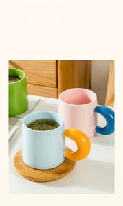 Taza de cerámica dulce, perfecta para cumpleaños y regalos sorpresa, taza de color con diseños creativos, ideal para personalizar con marca. - Product Image 2