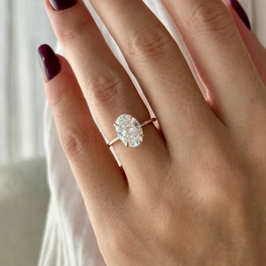 Bague de fiançailles solitaire pour femme en or 14 carats avec diamant de laboratoire ovale de 2 carats, taille prong, clarté VS, couleur EF, certifiée IGI - Product Image 1