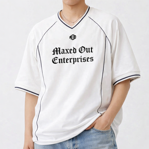 Camiseta Deportiva Unisex de Fútbol Americano con Cuello en V, Logotipo Personalizado, Ribete en Contraste, Fabricante de Ropa al Por Mayor OEM - Product Image 1