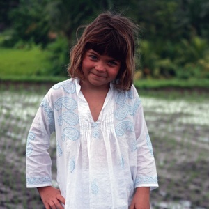 Superb Pure White 100% Fine Cotton Summer Long Sleeves Kaftan Or Beach Cover Up Dress With Light Blue Embroidery & Loose Fitting - Product Image 3