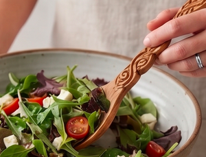 Ensemble de couverts en teck de qualité supérieure avec manches à motif de feuille, sculptés à la main, parfaits pour les mariages, les dîners et la cuisine - Product Image 4