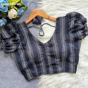 Blusa Hakoba de Algodón de Alta Calidad con Patrón de Rayas, Manga Abullonada Acolchada y Cierre Frontal, Colección Lista para Usar a Precio de Mayoreo - Product Image 1