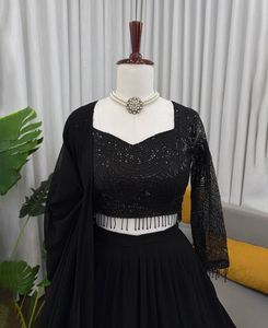 Conjunto de Choli, Lehenga y Dupatta de Georgette Sintética Negra de Diseño para Mujer - Exclusivo para Fiestas de Verano, Bodas, Diwali, Protección Solar - Product Image 1