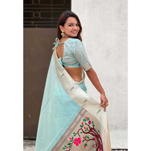 Sari de Organza Azul Cielo con Bordado Paithani Zari, Vestidos Elegantes de Cóctel - Product Image 2