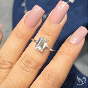 Anillo Solitario de Diamante Cultivado en Laboratorio con Corte Esmeralda de 3.00 CT en Oro |   Joyería de Compromiso Certificada por IGI - Product Image 3
