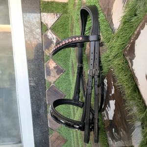 Bridon pour cheval en cuir de crocodile véritable fait main ALR EQUESTRIANS, rênes confortables, personnalisable pour l'équitation en trail et la course - Product Image 2