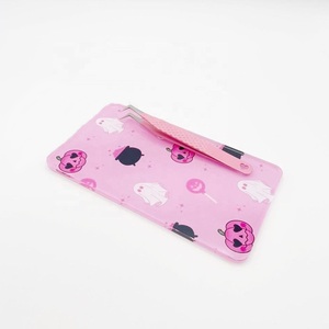 Limpiador de Pinzas de Acrílico para Pestañas - Diseño Personalizado Color Rosa Halloween, Disponible para Profesionales - Product Image 2