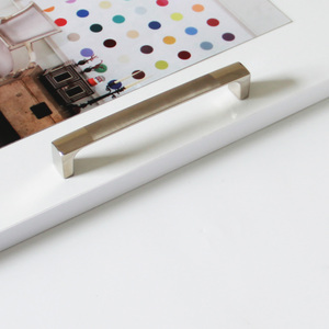 Tirador de Gabinete Minimalista de Aleación de Zinc con Acabado Níquel Cepillado Ecológico para Muebles de Cocina y Baño - Product Image 4