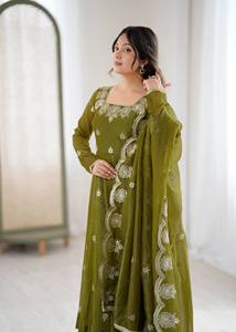 Conjunto de traje Farshi Salwar con tela de seda crujiente, top con trabajo Siroski y dupatta - Ropa moderna para fiestas, de secado rápido, lista para usar - Product Image 3