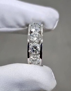 Anillo de banda de 5 piedras con corte redondo de moissanita de 3 mm para hombre, plata de ley 925, joyería fina, regalo sorpresa de boda para ella - Product Image 1