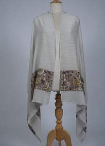 Châle en cachemire et laine fine VIC pour femmes |   Bordure florale tissée élégante |   Couverture Douce et Chaude de Qualité Supérieure |   70 x 200 cm - Product Image 3