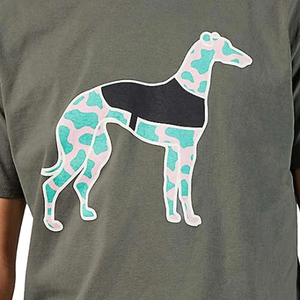 เสื้อยืดคอตตอนโพลีเอสเตอร์แบบพื้นฐาน น้ำหนัก 180 กรัม สำหรับผู้ชายและผู้หญิง ขายส่ง ผลิตจากผ้าฝ้าย 50% โพลีเอสเตอร์ 50% แขนสั้น ไม่มีลาย - Product Image 2