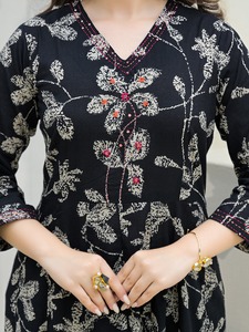 Conjunto de pantalón y kurta Anarkali negro de alta calidad para mujer con dupatta, para uso casual, de oficina o diario, disponible a buen precio. - Product Image 3