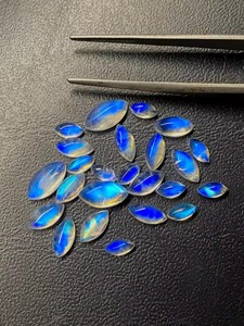 Pierre précieuse en vrac Cabochon Marquise en Pierre de Lune Arc-en-ciel Blanche 3x6mm/4x8mm/5x10mm, Changement de Couleur Naturel, Qualité Exceptionnelle et Rare - Product Image 1