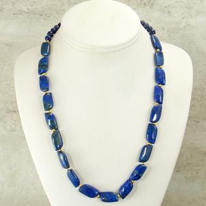 Collier en résine sculptée vintage pour hommes et femmes, look traditionnel avec une touche moderne - Product Image 4