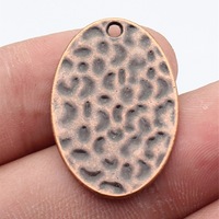 Colgante ovalado martillado con hoyuelos 30x20mm de aleación de zinc plateado envejecido para diario, cinta o marcapáginas