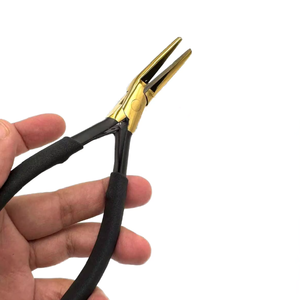 Pinzas para Extensiones de Cabello con Punta Plana, Logotipo Personalizado, Acero Inoxidable Negro y Dorado, Herramientas Curvas para Presionar Microperlas - Product Image 1