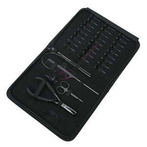 Kit d'outils pour extensions capillaires noires de salon : Pince à sertir les cheveux, crochet de tirage, peigne à queue, aiguilles à coudre pour la séparation des mèches et pinces de sectionnement - Product Image 1