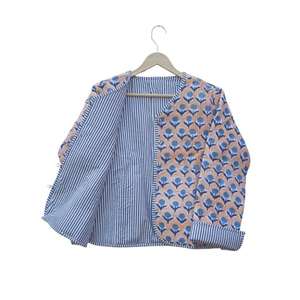 เสื้อโค้ทผ้าฝ้ายถักลายดอกไม้ พิมพ์ลายด้วยมือ แบบสองด้าน ระบายอากาศได้ดี ติดกระดุม ทอแบบด้วยมือ เป็นมิตรต่อสิ่งแวดล้อม - Product Image 4