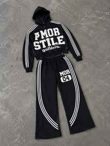 Sudadera con capucha de algodón 100% sólido premium personalizada con cremallera y parche de letras de chenilla, y pantalones de chándal de pierna ancha con triple cinta, conjunto de dos piezas de ropa urbana de lujo para hombre. - Product Image 1