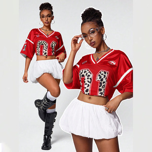 Camiseta Deportiva Corta Roja de Fútbol Americano para Mujer, Cuello en V, Malla Transpirable de Poliéster, Estampado de Leopardo, Número, Top Deportivo de Moda OEM - Product Image 1