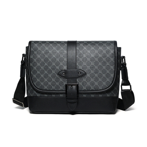 Bolso Bandolera Roziv Deportivo Negro Personalizado con Cierre, de Cuero Genuino Duradero y Gran Capacidad, para Hombres y Mujeres - Product Image 1