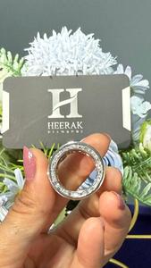 Bague large en diamant de laboratoire taille émeraude certifiée IGI, bague de mariage de luxe et de caractère - Product Image 6