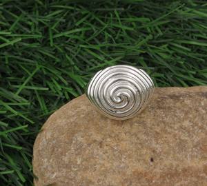 Bague de mode en argent sterling 925 avec serti clos, faite à la main, style classique bohème, solitaire délicat, certifiée Jaipur, unisexe, pour mariage et fête - Product Image 1