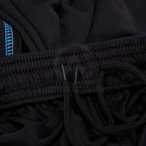 Tenue de football fabriquée en tissu respirant conçu pour garder les joueurs au frais et au sec pendant les matchs de football intenses - Product Image 6