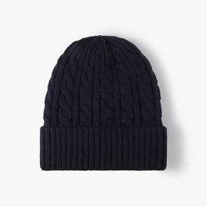 Gorro de lana suave para mujer, gorro de invierno a la moda con puño plegado para un estilo informal en climas fríos - Product Image 4