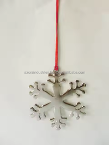 Conception durable de flocon de neige en métal en laiton suspendu ornement de Noël cadeau et décor de coulée durables - Product Image 3