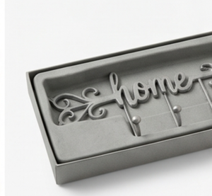 El mejor gancho de pared con diseño de flecha en metal plateado con acabado pulido a espejo, perfecto para un almacenamiento elegante de abrigos y toallas en el hogar. - Product Image 4