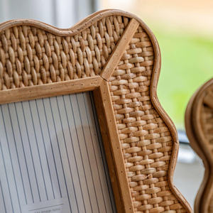 Duo de cadres photo en rotin festonné Signature, présentoir à photos tissé à la main pour murs à thème céleste - Product Image 5