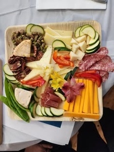 Assiettes jetables en feuilles de palmier de qualité export, carrées de 7 pouces, pour événements et fêtes, fruits et salades, assiettes de présentation alimentaire haut de gamme - Product Image 1