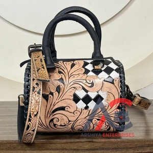 Bolso Pequeño de Cuero Vacuno a Cuadros, Hecho a Mano, con Diseño Floral Grabado, Elegante y a Bajo Precio, para Mujer - Product Image 1