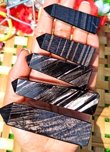 Obelisco de Jaspe Hipersteno Rayado Natural Tallado Plano Pulido a Mano Torre de Piedra Preciosa Oscura para Meditación Reiki y Conexión a Tierra - Product Image 6