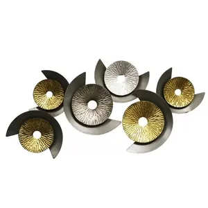 Décoration murale en métal artisanal avec motif floral décoratif pour salle à manger, rehaussant le style intérieur avec une finition élégante. - Product Image 1