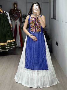 Vente en gros de tenues ethniques pour femmes, ensemble Lehenga et Kurti, travail au miroir, Gota Patti, vêtements traditionnels indiens, export - Product Image 4