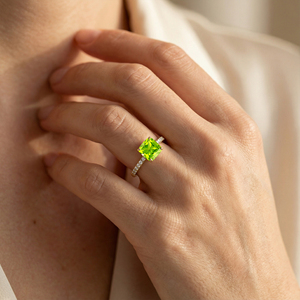 Anillos de Oro Rosa Sólido de 18K con Peridoto Verde Natural Corte Cojín y Racimo de Diamantes Reales para Compromiso OEM - Product Image 2